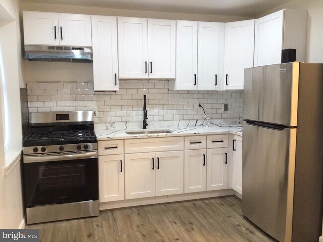 Building Photo - 1715 W Lexington St