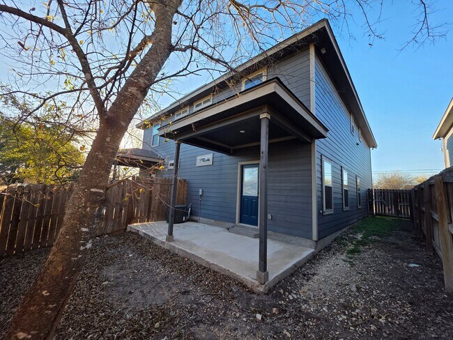 Building Photo - 6838 Lakeview Dr.