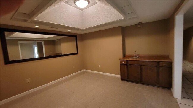 Building Photo - 5005 Johns Creek Ct