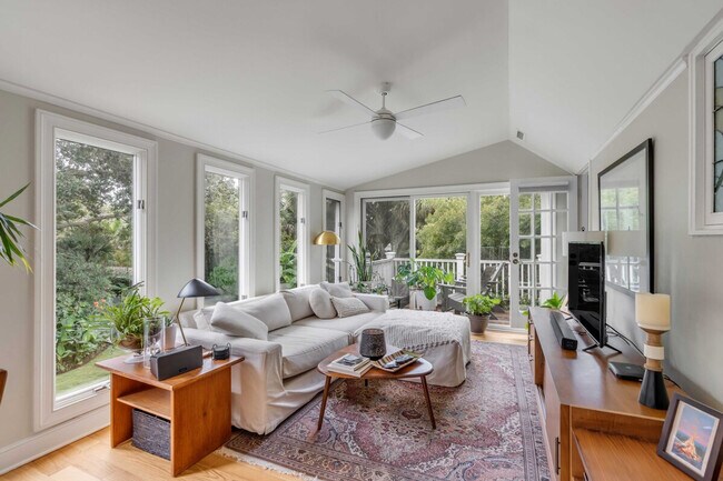 Building Photo - 209 Station 17 St