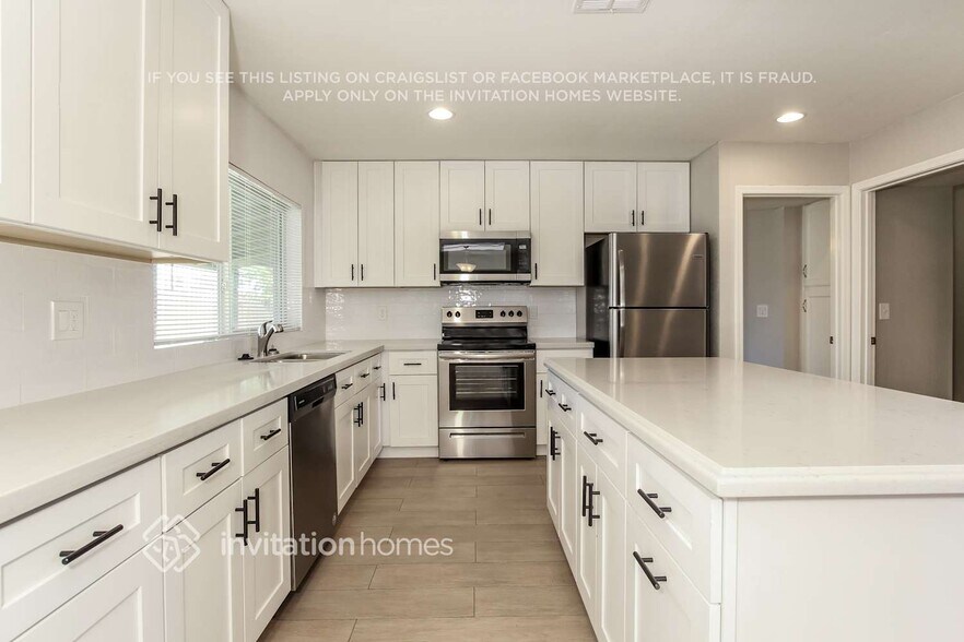 Building Photo - 11012 N 47th Ave