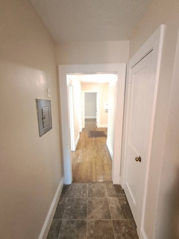 Building Photo - 1209 S Greene St