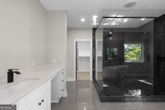 Building Photo - 1331 Diamond Ave SE