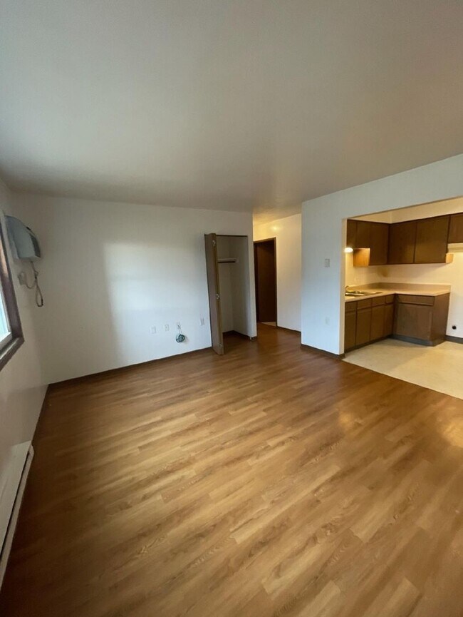 Building Photo - Pleasantville