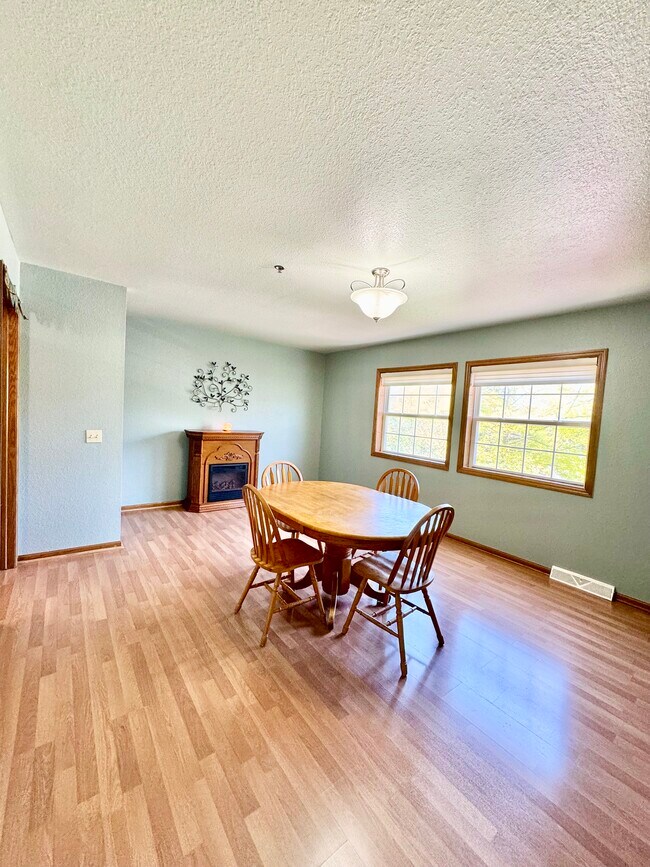 Building Photo - 367 Kristin Ct E