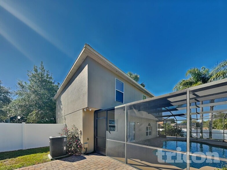 Building Photo - 2280 Kingscrest Cir