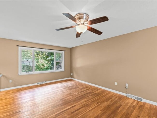 Building Photo - Get $725 off your security deposit OR $250...