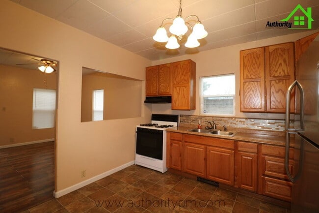 Building Photo - 1201 Willis St