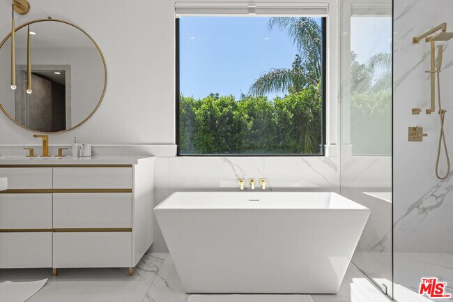 Building Photo - 13812 Cumpston St