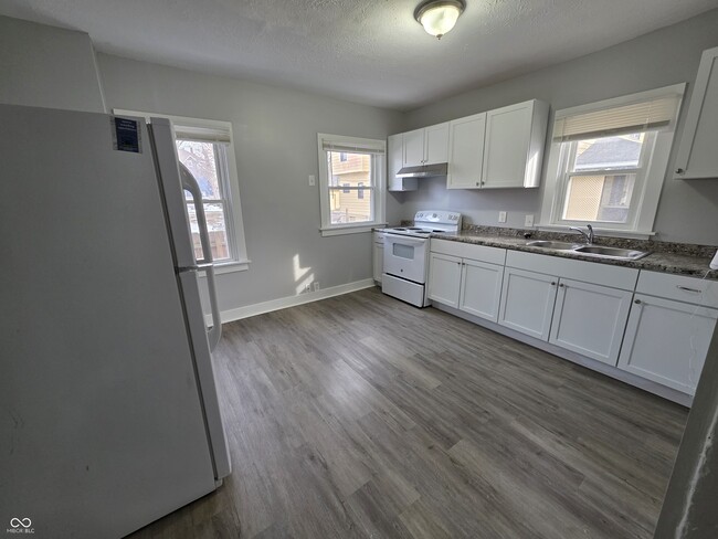 Building Photo - 21 S Spencer Ave