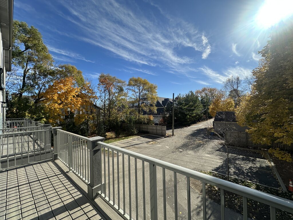 Building Photo - 613 Broadway St