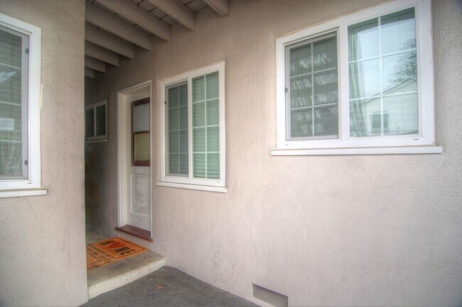 Building Photo - 171 Alma St