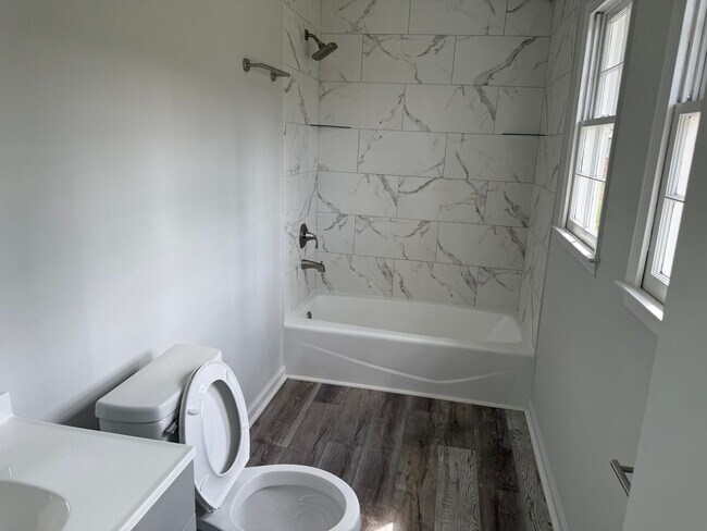 Building Photo - 4811 Chaucer Dr
