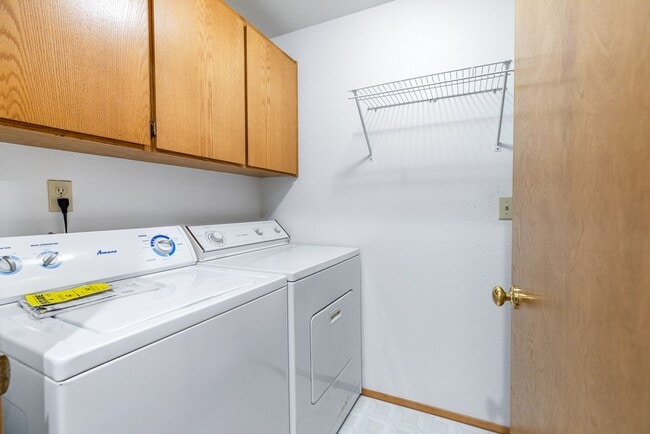 Building Photo - Duplex - 2 bedroom 2 bath