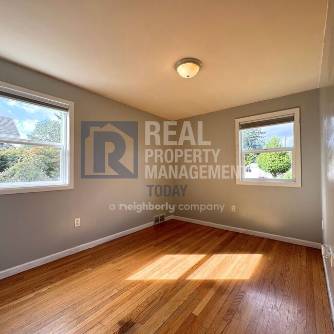 Building Photo - Charming 3 Bedroom Move In Ready!