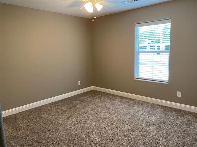 Building Photo - 422 W Coffin St