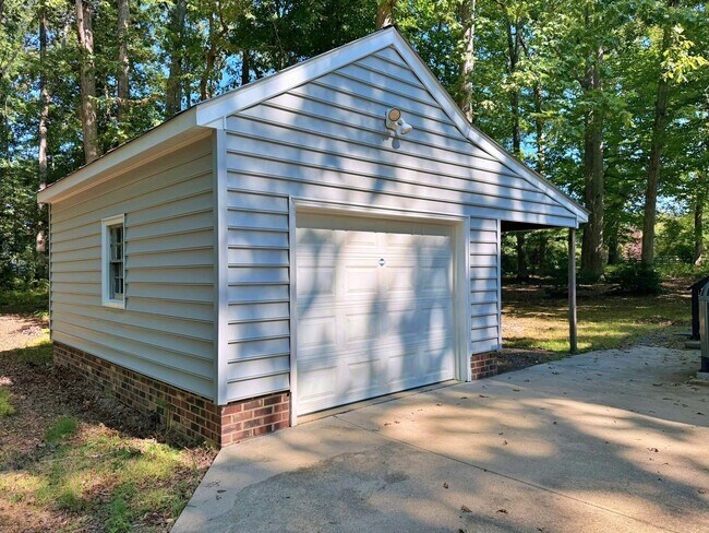Building Photo - 8800 Sedbergh Dr