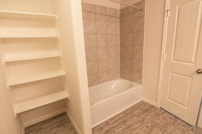 Building Photo - Oakwood Forest - 2028 Oakwood Forest Drive...