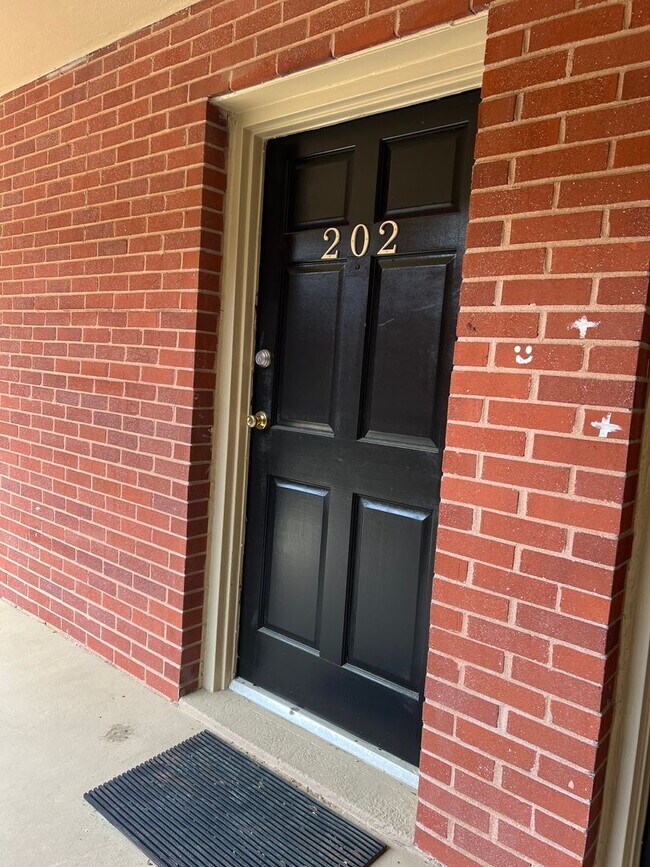 Building Photo - Stadium Village 2 Bedroom Condo