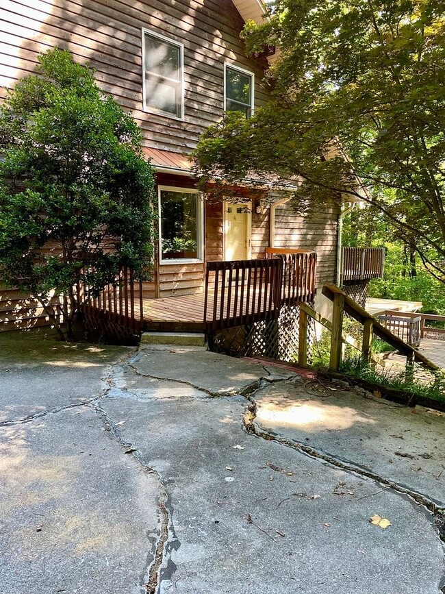 Building Photo - 418 Summit View Rd