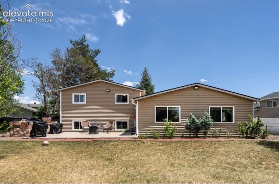 Building Photo - 2071 Cll Fontana