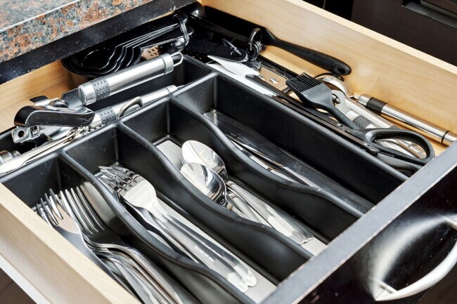 Building Photo - 264 N Walton St