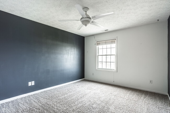 Building Photo - 8102 Fairway Dr