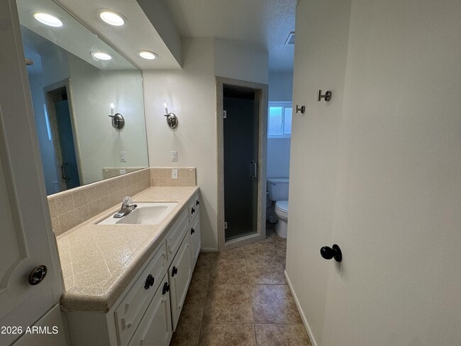 Building Photo - 5444 E Pinchot Ave