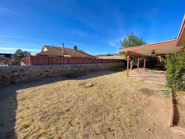 Building Photo - West El Paso 3 bed refrig A/C Home