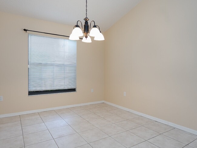 Building Photo - Enjoy Florida living in this spacious 3BR/...