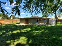 Building Photo - 906 Rd 46