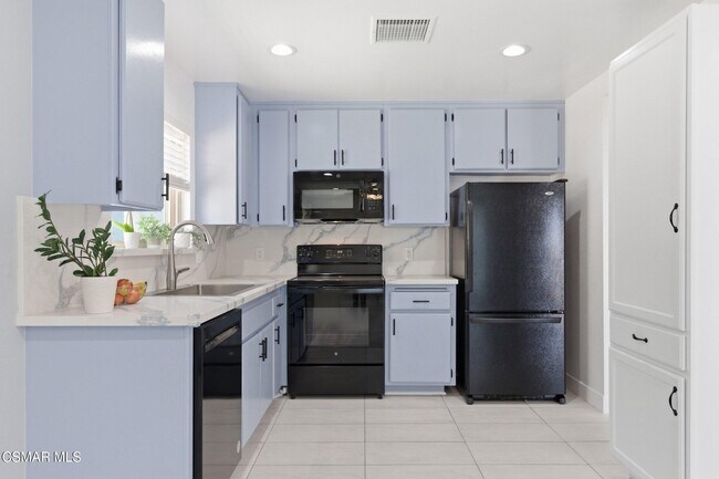 Building Photo - 254 Sequoia Ct