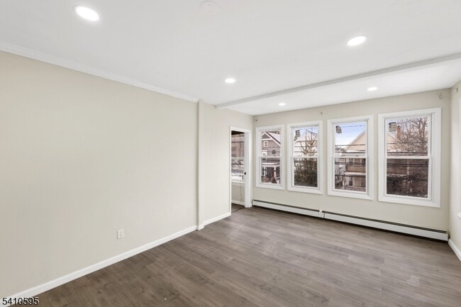 Building Photo - 335 Boulevard