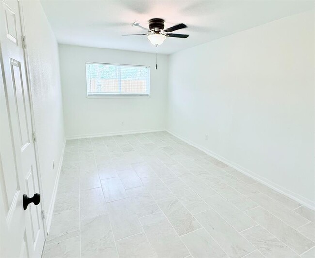 Building Photo - 6027 Beaudry Dr