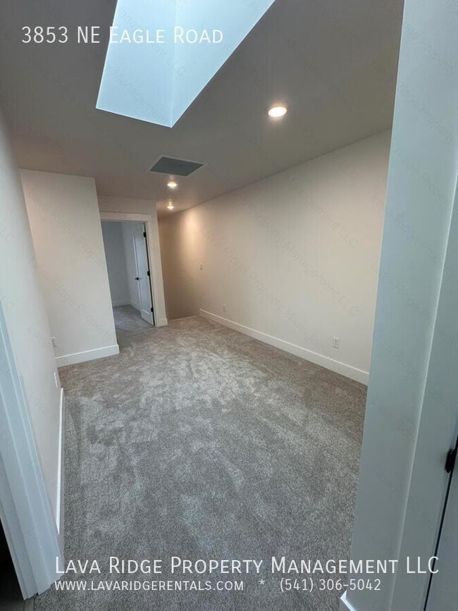 Building Photo - 3853 NE Eagle Rd