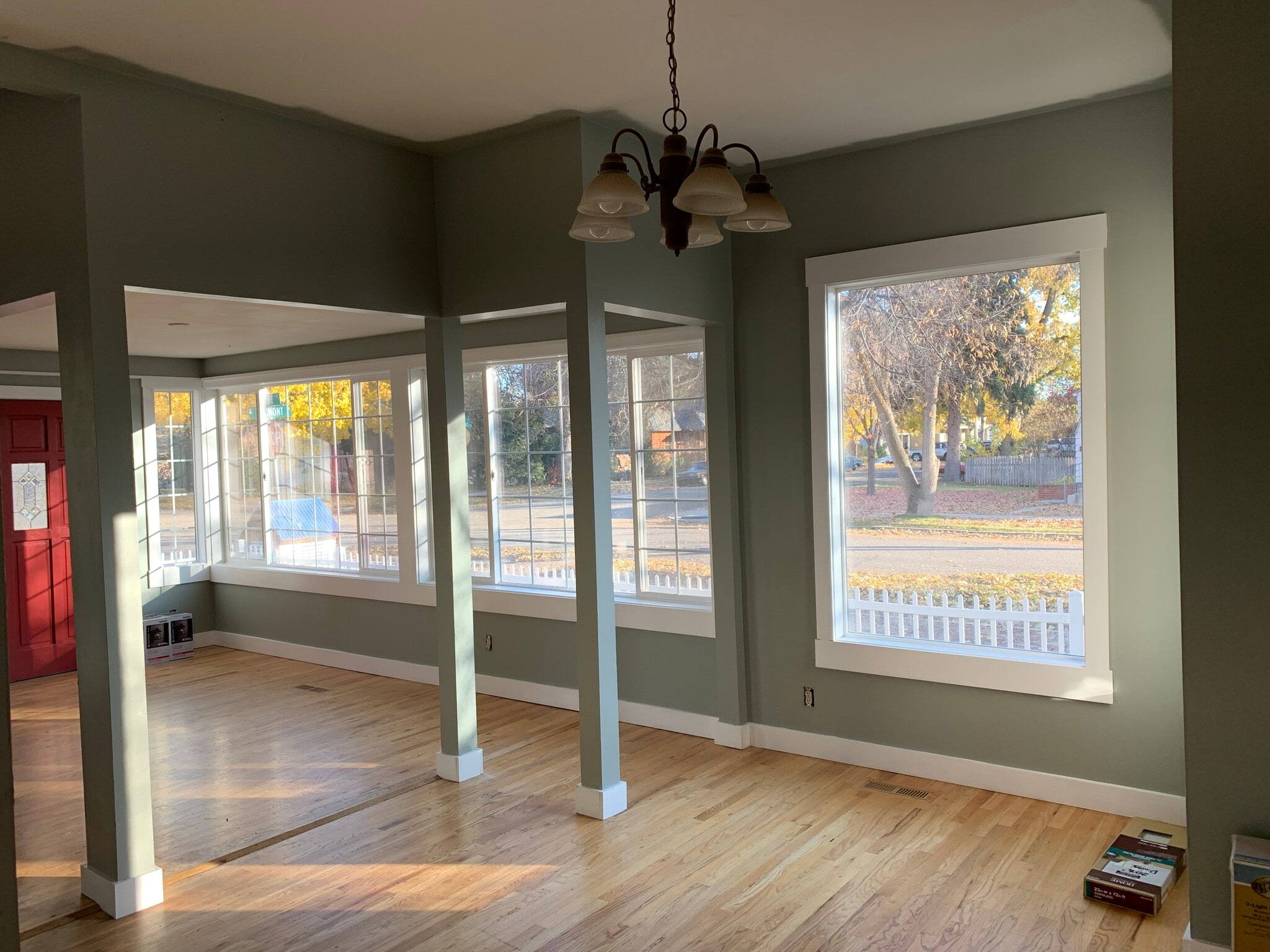 Building Photo - 1529 S Vermont Ave