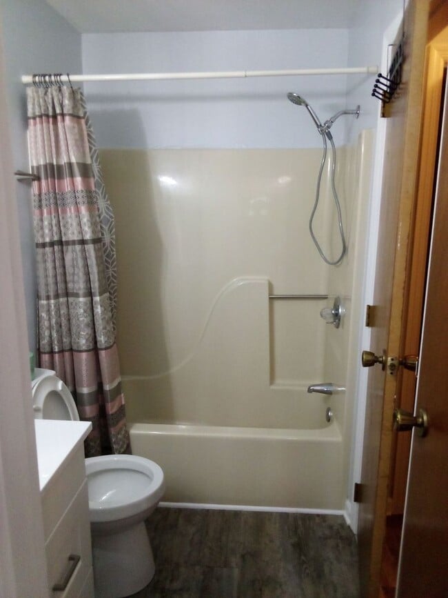 Building Photo - Golf Colony VII Unit 20 J