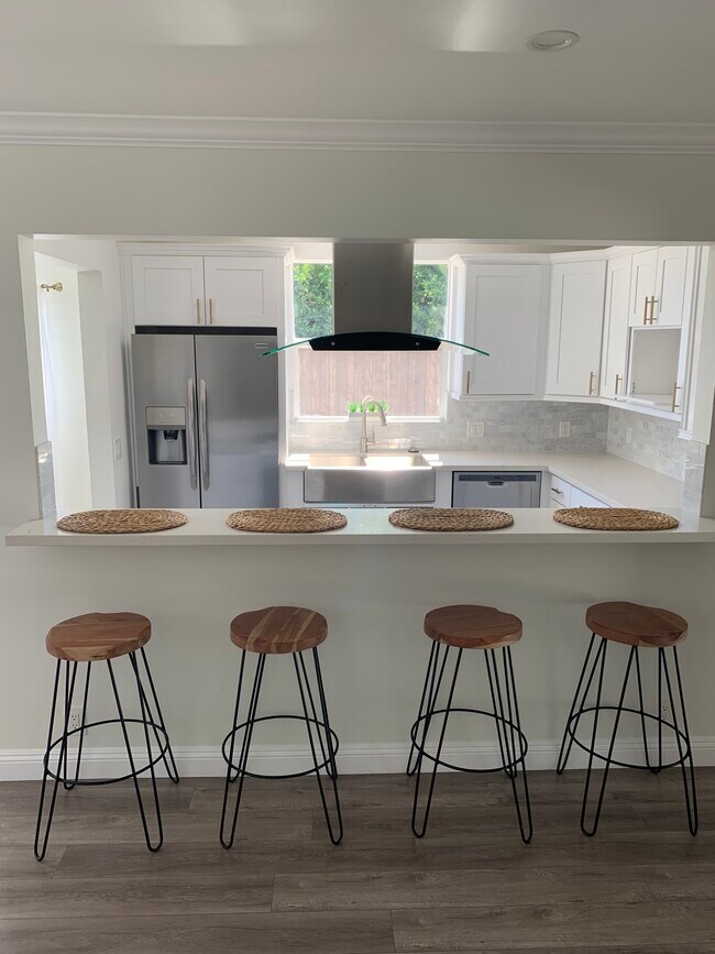 Breakfast bar - 7811 Paso Robles Ave