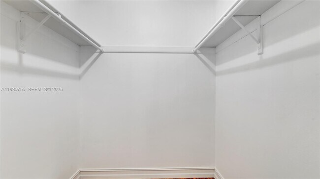 Building Photo - 205 Dunwoody Ln