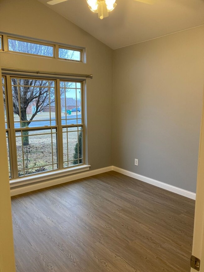 Building Photo - 3 bedroom 2 bath modern style home minutes from Centerton Main!!