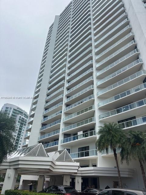 Building Photo - 19500 Turnberry Way