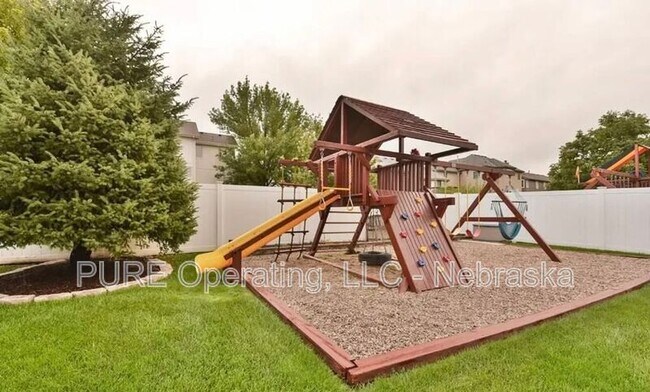 Building Photo - 4909 N 142nd St