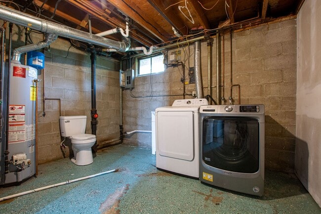 Building Photo - SPACIOUS 3 Bedroom / 2.5 Bath off 120th an...