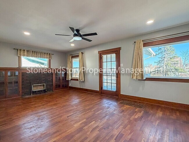 Building Photo - 2 bedroom 1 bath