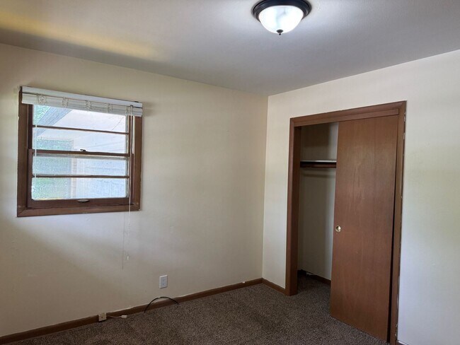Building Photo - 239 Flintridge Dr
