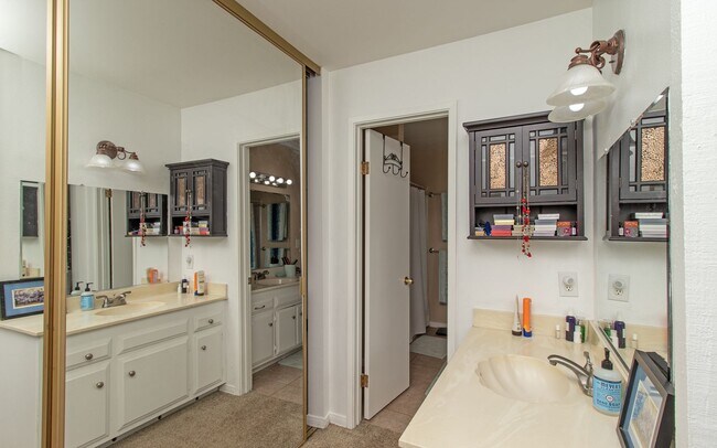 Building Photo - Stunning Saltillo Tiled Single Story Condo in Oceanside!