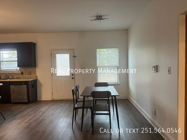 Building Photo - 12876 Pearsons Pl Dr