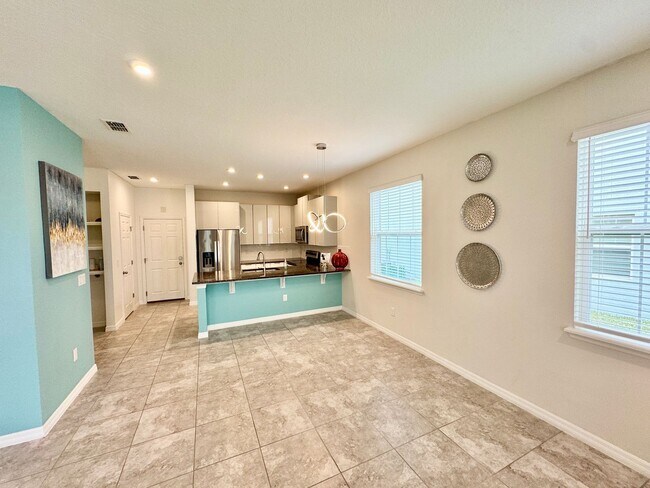 Building Photo - FOR RENT - Beautiful end unit townhouse in Clermont - Waterbrooke