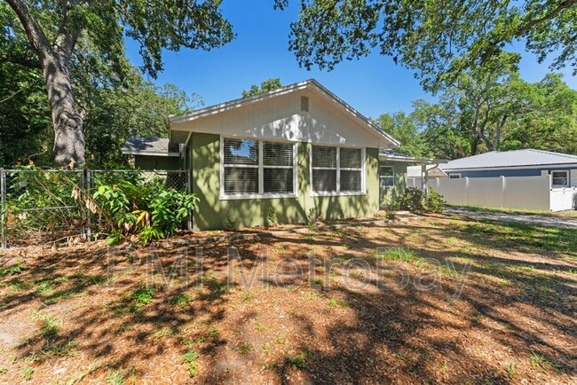 Building Photo - 4939 Woodland Dr