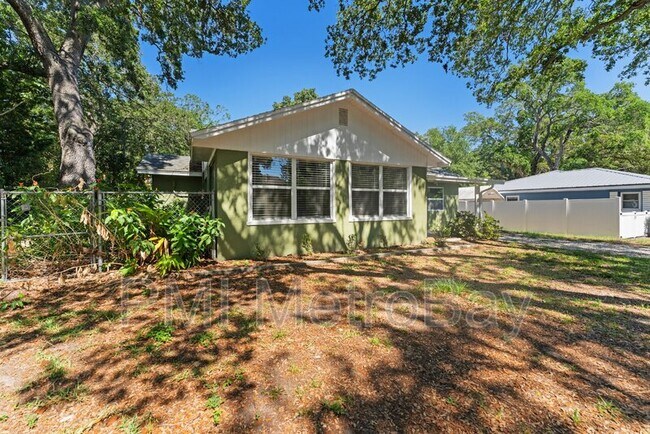 Building Photo - 4939 Woodland Dr